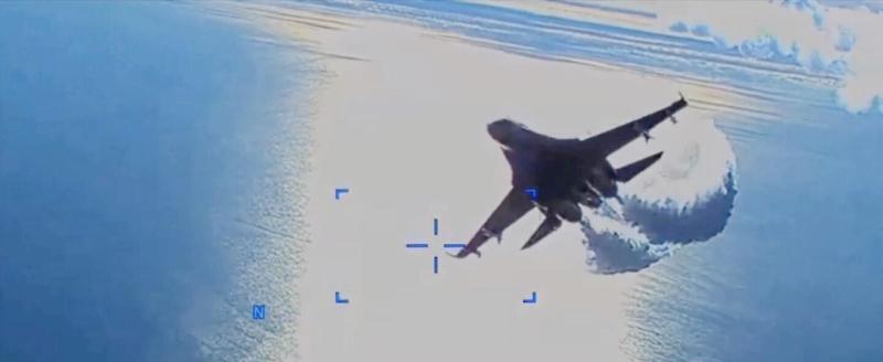 Пентагон показал кадры сбития истребителем РФ Су-27 беспилотника США MQ-9 над Черным морем