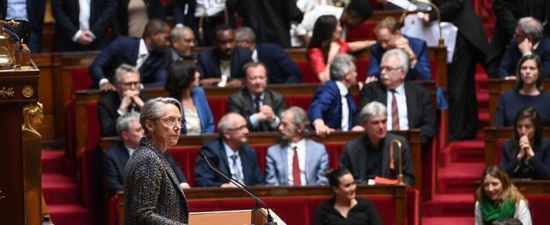 Французский премьер объявила о принятии закона, повышающего пенсионный возраст с 62 до 64 лет