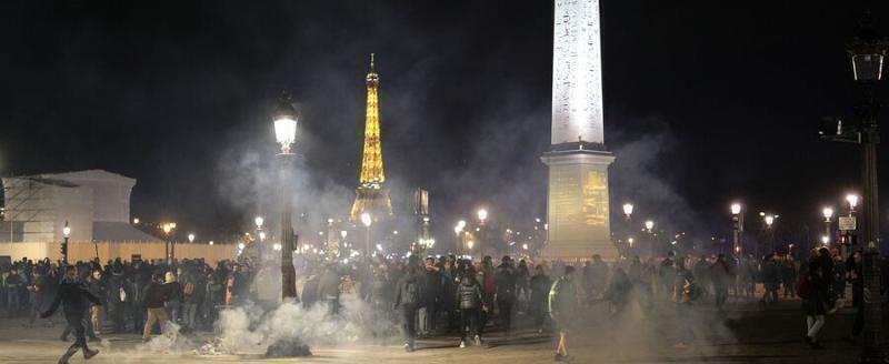 Полиция Парижа применила слезоточивый газ и водометы для разгона протестующих