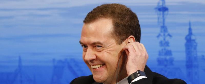 Медведев отреагировал эмодзи с туалетной бумагой на решение суда в Гааге об аресте Путина