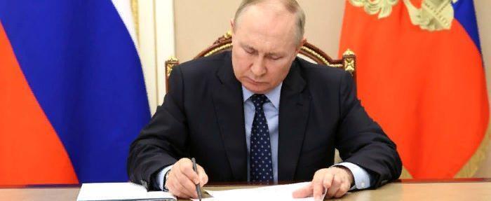 Путин одобрил наказание до 15 лет колонии за дискредитацию и фейки об участниках СВО