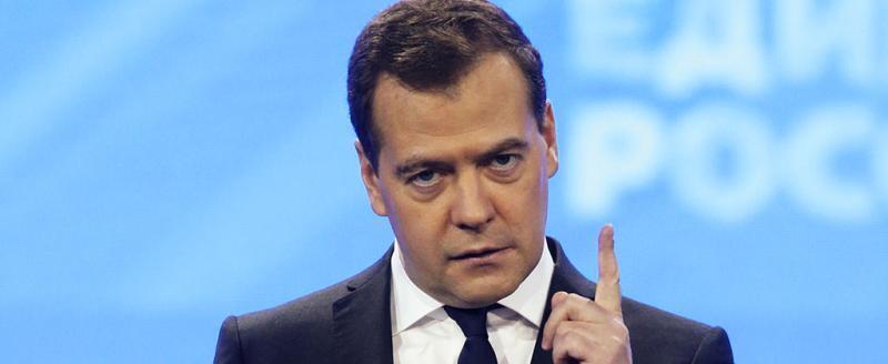 Медведев призвал американцев свергнуть Байдена и вернуть себе страну