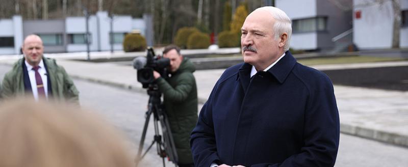 Лукашенко: Россия может поставить в Беларусь снаряды с настоящим ураном