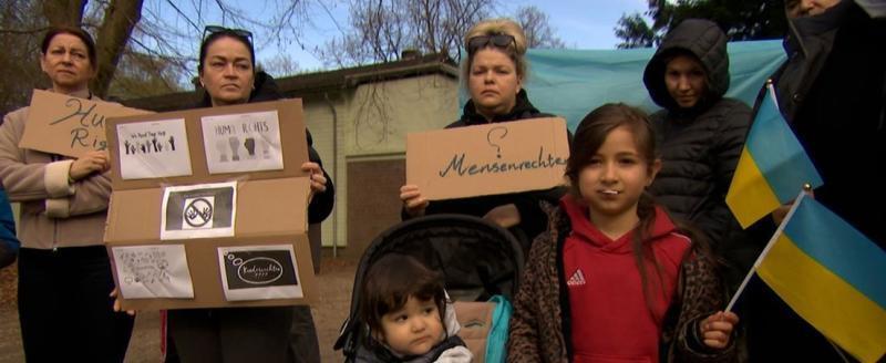 Украинские беженцы устроили акцию протеста на военной базе в Нидерландах