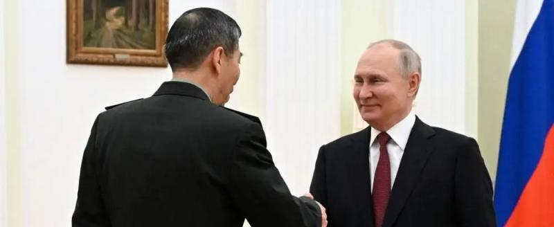 BI: Путин показал средний палец США, встретившись с министром обороны КНР Шанфу