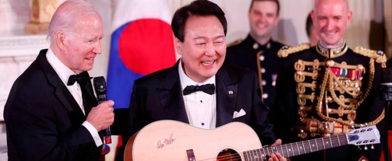 Президент Южной Кореи спел на ужине с Джо Байденом