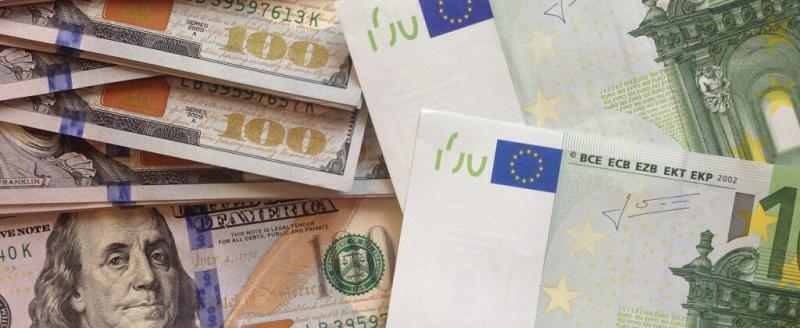 Доллар и юань подешевели, евро и российский рубль подорожали на торгах 28 апреля
