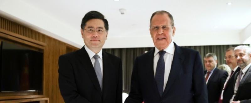 Глава МИД Китая заявил Лаврову о готовности КНР решать ситуацию в Украине вместе с РФ
