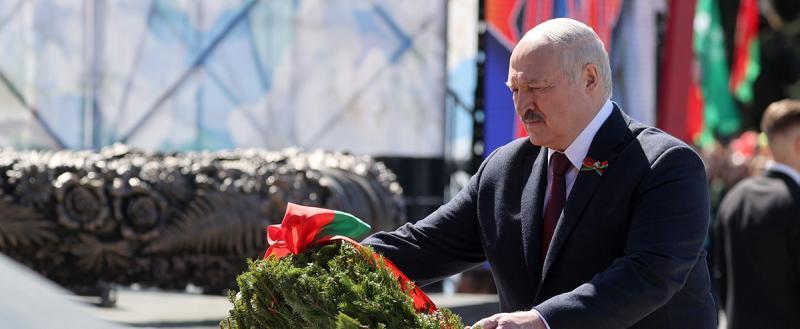 Лукашенко поздравил белорусов с Днем Победы