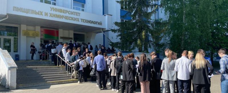 Централизованный экзамен впервые в истории Беларуси сдают выпускники школ