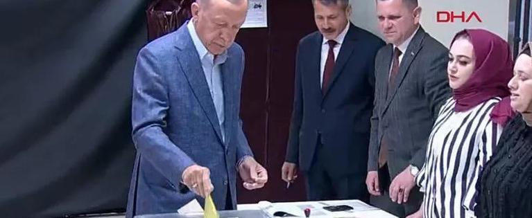 Эрдоган раздал деньги детям перед голосованием на выборах президента в Турции