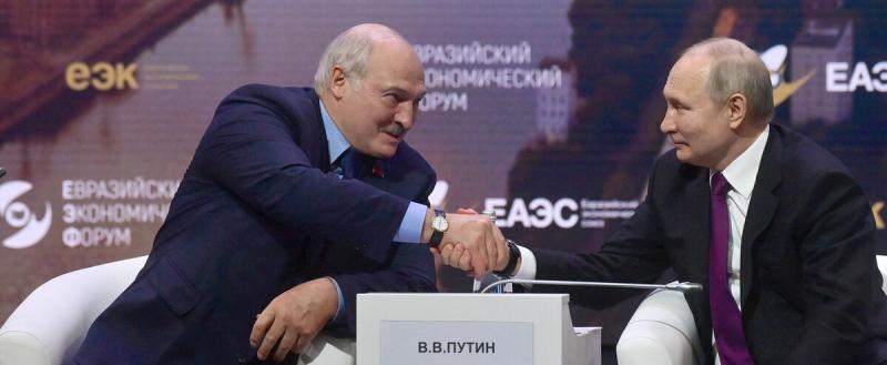 Лукашенко заявил о перемещении ядерного оружия в Беларусь