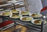 Стала известна стоимость обедов для учителей в школах
