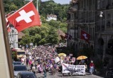 Женщины вышли на забастовку в Швейцарии, требовали деньги и бесплатные аборты