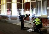 Мужчина выбил окна посольства Беларуси в Гааге и оставил надписи