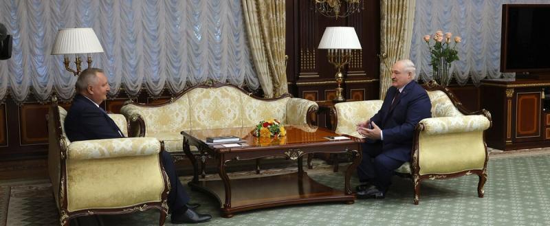 Лукашенко встречается с экс-главой «Роскосмоса» Рогозиным