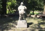 Скульптура пышнотелой женщины не понравилась жителям Львова