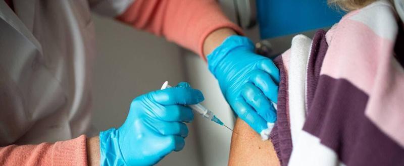 В Беларусь завезли три иностранные вакцины против гриппа