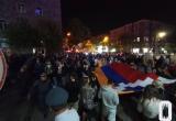 Протестующие заблокировали российское посольство в Ереване