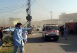 При взрыве возле мечети в Пакистане погибли 52 человека