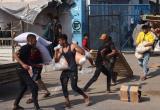 Тысячи палестинцев врываются на склады ООН и выносят продукты