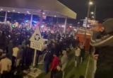 Аэропорт Махачкалы закрыли из-за толпы агрессивных людей