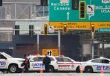 Погибли двое: мост между США и Канадой закрыли после взрыва автомобиля