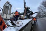 В Киеве снесли памятник советскому военному