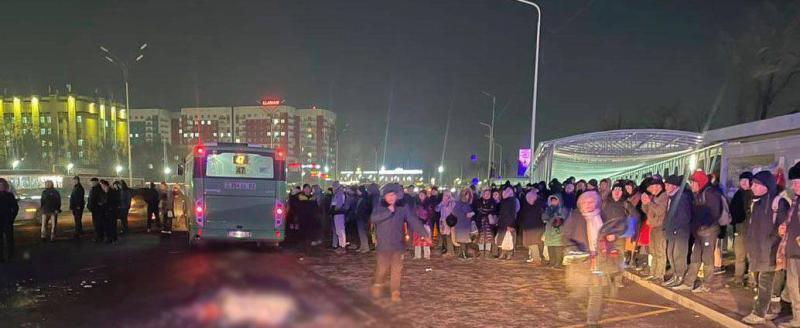 Автобус въехал в толпу людей в Алмате по вине буйного пассажира