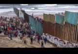Тысячи беженцев-нелегалов рвутся в США из Мексики