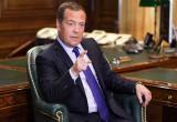 Медведев агрессивно отреагировал на отказ Франции осуждать удар по Белгороду