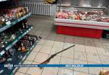Мужчина с ружьем пытался ограбить магазин в Барановичах и ранил покупателя