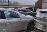 Более 50 машин столкнулись в Новгородской области, среди погибших - годовалый ребенок