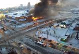 Крупный торгово-развлекательный комплекс горит в Челябинске