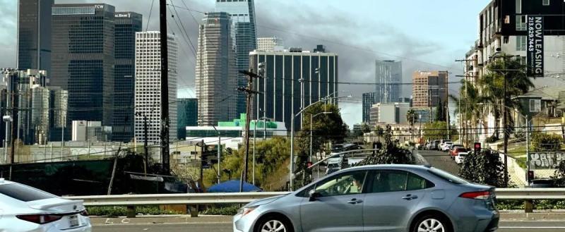 В Лос-Анджелесе сгорел двухэтажный ангар с марихуаной, город накрыло конопляным дымом