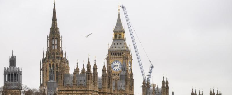 Вестминстерский дворец, где заседает британский парламент, разрушается