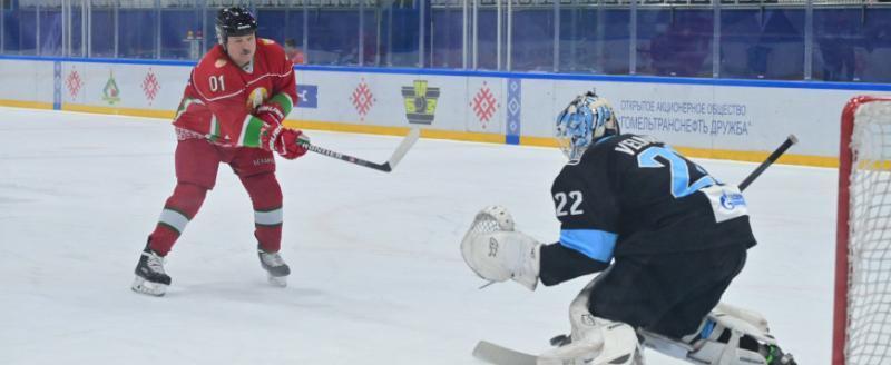 Лукашенко потренировался с хоккеистами «Динамо-Минск»