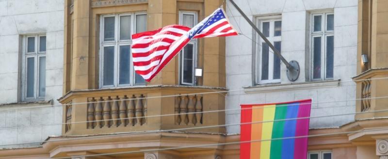 ЛГБТК-флаги запретят вывешивать над посольствами в США