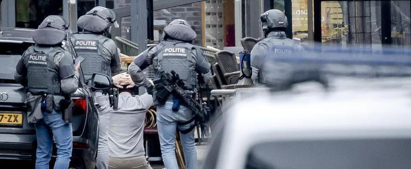 Полиция освободила заложников из кафе Нидерландов
