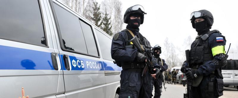 Спецназ ФСБ заблокировал террористов в квартирах Махачкалы и Каспийска