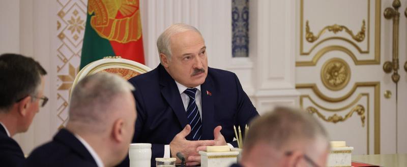 Лукашенко потребовал истинной демократии в Беларуси