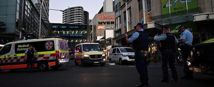 Шесть человек погибли при нападении с ножом в торговом центре Сиднея