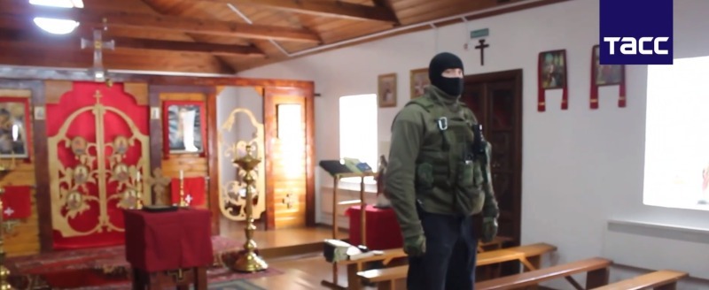 Священника в Омске задержали за икону с Бандерой