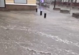 Москву накрыл сильный дождь, часть улиц затопило