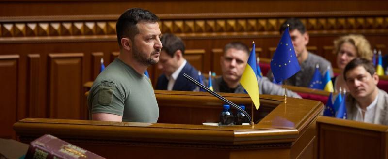 Зеленский направил в Раду законопроекты о продлении военного положения и мобилизации