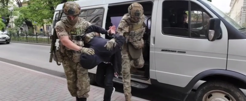 Планировали взорвать ж/д полотно в Крыму – ФСБ задержала подозреваемых