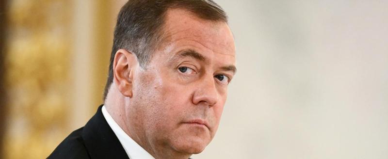 Утрата Зеленским официального статуса ничего не меняет – Медведев