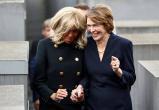 Первые леди Германии и Франции рассмеялись у мемориала жертвам Холокоста 