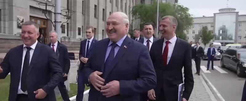 Лукашенко рассказал, о чем у них идет вечный спор с Путиным