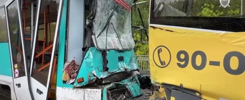 Оторвало двери, люди вылетели на дорогу: столкновение трамваев в Кемерово